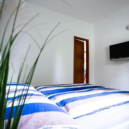 ゲストハウス Dunakanyar, Szentendrei Sziget Szamoca Vendeghaz Horany Telen Nyaron