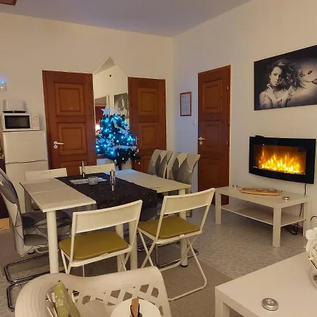 ゲストハウス Dunakanyar, Szentendrei Sziget Szamoca Vendeghaz Horany Telen Nyaron 4*