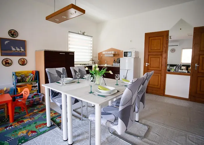 Dunakanyar, Szentendrei Sziget Szamoca Vendeghaz Horany Telen Nyaron 3*